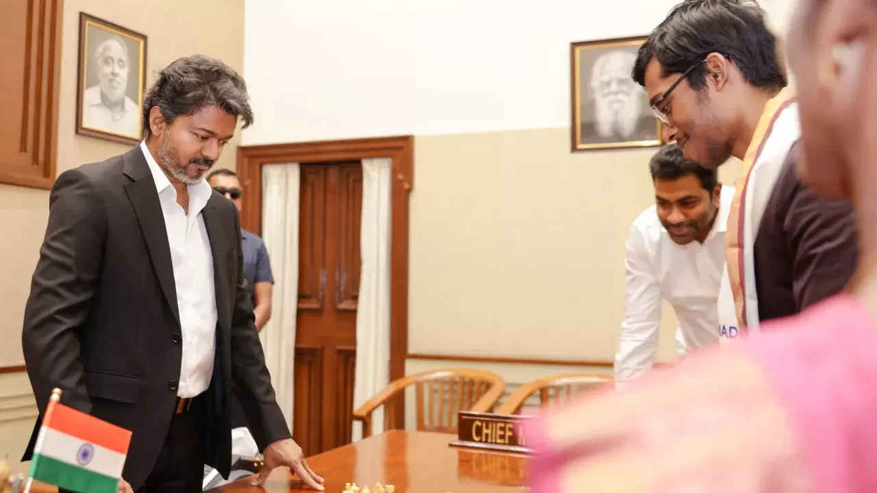 शतरंज में चमकेगा तमिलनाडु: CM विजय ने की तारीफ, खेल को आगे बढ़ाने का वादा शतरंज में चमकेगा तमिलनाडु: CM विजय ने की तारीफ, खेल को आगे बढ़ाने का वादा