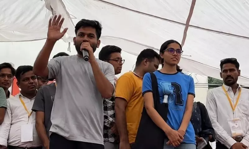 सोनम वांगचुक की अपील: CJP संस्थापक अभिजीत दिपके ने तोड़ी भूख हड़ताल सोनम वांगचुक की अपील: CJP संस्थापक अभिजीत दिपके ने तोड़ी भूख हड़ताल