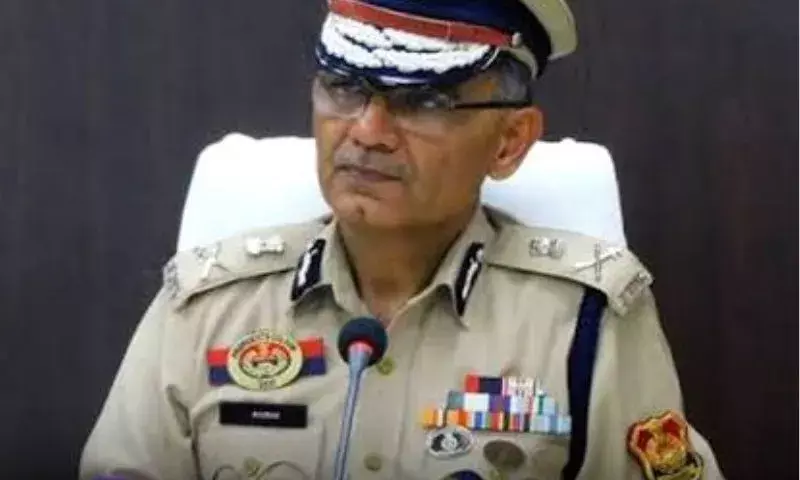 Tripura DGP की संदिग्ध मौत: पुलिस मुख्यालय में मिला शव, आत्महत्या की आशंका Tripura DGP की संदिग्ध मौत: पुलिस मुख्यालय में मिला शव, आत्महत्या की आशंका