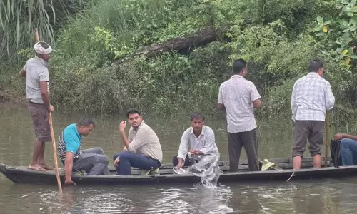 Crocodiles के जबड़े में फंसा किसान, चंपारण में रेस्क्यू ऑपरेशन जारी Crocodiles के जबड़े में फंसा किसान, चंपारण में रेस्क्यू ऑपरेशन जारी