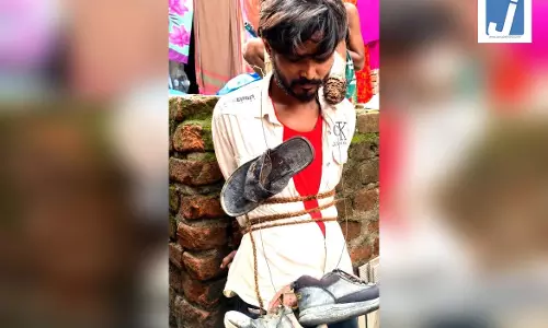 7 वर्षीय मासूम से दुष्कर्म के आरोप में युवक गिरफ्तार, उग्र भीड़ ने की पिटाई 7 वर्षीय मासूम से दुष्कर्म के आरोप में युवक गिरफ्तार, उग्र भीड़ ने की पिटाई