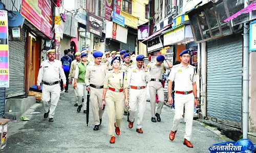 सुरक्षा व्यवस्था की मजबूती को लेकर शिमला पुलिस ने निकाला फ्लैग मार्च सुरक्षा व्यवस्था की मजबूती को लेकर शिमला पुलिस ने निकाला फ्लैग मार्च