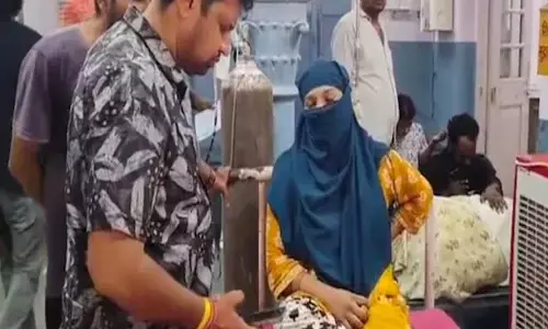 Jhalawar में खाने के बाद बिगड़ी तबीयत, बड़ी संख्या में लोग पहुंचे अस्पताल Jhalawar में खाने के बाद बिगड़ी तबीयत, बड़ी संख्या में लोग पहुंचे अस्पताल