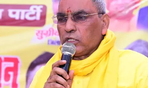 UP चुनाव से पहले सपा में हलचल का दावा, राजभर ने अखिलेश पर साधा निशाना UP चुनाव से पहले सपा में हलचल का दावा, राजभर ने अखिलेश पर साधा निशाना