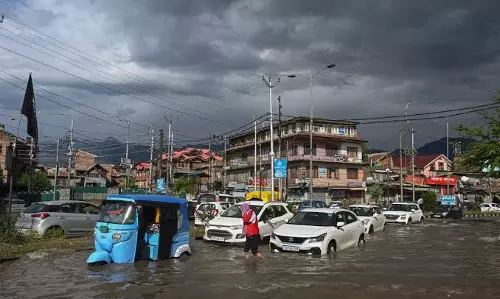 Srinagar: जोरदार बारिश के बाद श्रीनगर में जलभराव से लोगों की मुश्किलें बढ़ीं Srinagar: जोरदार बारिश के बाद श्रीनगर में जलभराव से लोगों की मुश्किलें बढ़ीं