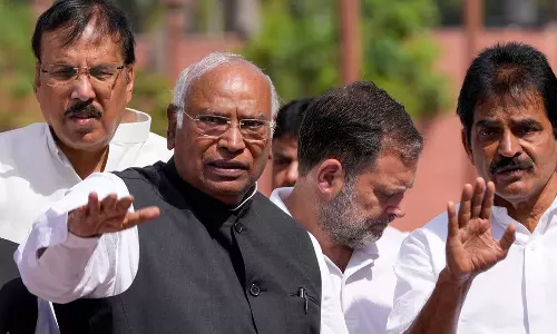 NEET और राम मंदिर ट्रस्ट मुद्दे पर खरगे का वार, PM मोदी से पूछे कई सवाल NEET और राम मंदिर ट्रस्ट मुद्दे पर खरगे का वार, PM मोदी से पूछे कई सवाल