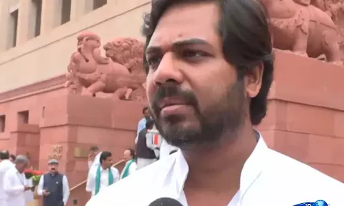 NEET पेपर लीक पर कांग्रेस सांसद का प्रदर्शन समर्थन NEET पेपर लीक पर कांग्रेस सांसद का प्रदर्शन समर्थन