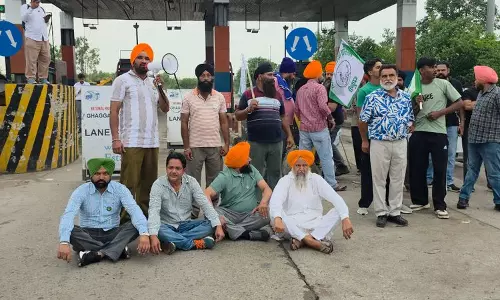 अंबाला में कार्रवाई: BKU (चारुनी) के सदस्य हिरासत में लिए गए अंबाला में कार्रवाई: BKU (चारुनी) के सदस्य हिरासत में लिए गए
