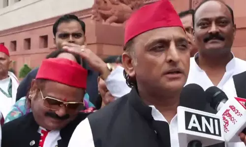 Akhilesh का सरकार पर हमला, छात्र प्रदर्शन पर उठाए सवाल Akhilesh का सरकार पर हमला, छात्र प्रदर्शन पर उठाए सवाल