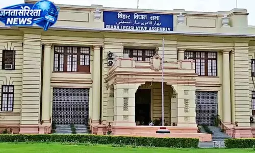 बिहार विधानसभा सत्र: तेजस्वी और राबड़ी देवी की अनुपस्थिति बनी चर्चा का केंद्र बिहार विधानसभा सत्र: तेजस्वी और राबड़ी देवी की अनुपस्थिति बनी चर्चा का केंद्र