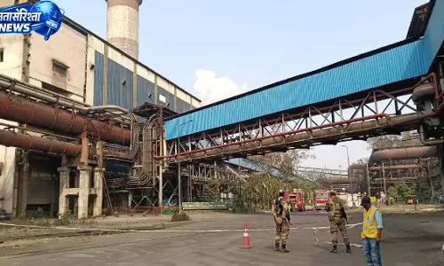 BSP में बड़ा हादसा, संविदा श्रमिक के सिर पर गिरी स्टील प्लेट, अस्पताल में भर्ती BSP में बड़ा हादसा, संविदा श्रमिक के सिर पर गिरी स्टील प्लेट, अस्पताल में भर्ती