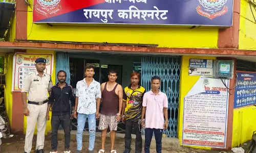 रायपुर पुलिस का विशेष चेकिंग अभियान, आर्म्स एक्ट में आरोपी गिरफ्तार रायपुर पुलिस का विशेष चेकिंग अभियान, आर्म्स एक्ट में आरोपी गिरफ्तार