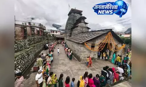 गोपीनाथ और बैराशकुंड में भक्तों की लंबी कतारें गोपीनाथ और बैराशकुंड में भक्तों की लंबी कतारें