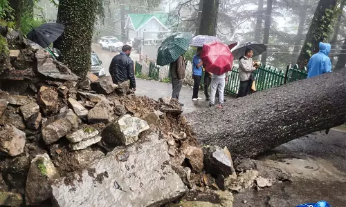 Himachal में बारिश का कहर, 36 सड़कें बंद Himachal में बारिश का कहर, 36 सड़कें बंद