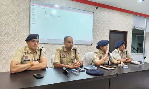 नाबालिग वाहन चालकों पर यातायात पुलिस की कार्रवाई, 61 बच्चों को पकड़ा नाबालिग वाहन चालकों पर यातायात पुलिस की कार्रवाई, 61 बच्चों को पकड़ा