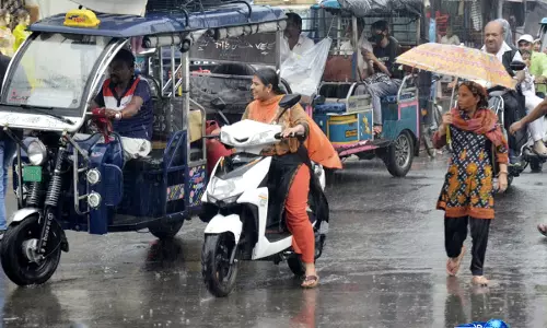 Muzaffarnagar में मानसून मेहरबान, तापमान में आई गिरावट Muzaffarnagar में मानसून मेहरबान, तापमान में आई गिरावट