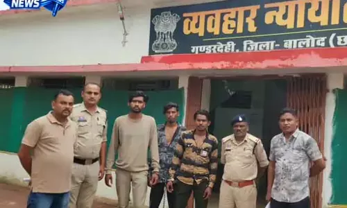 बाइक विवाद के बाद आधी रात घर में घुसे बदमाश, महिला का मंगलसूत्र लूटा, तीन आरोपी गिरफ्तार बाइक विवाद के बाद आधी रात घर में घुसे बदमाश, महिला का मंगलसूत्र लूटा, तीन आरोपी गिरफ्तार