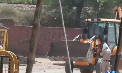 Hyderabad में 8 किलो से ज्यादा गांजा जब्त, 6 गिरफ्तार Hyderabad में 8 किलो से ज्यादा गांजा जब्त, 6 गिरफ्तार