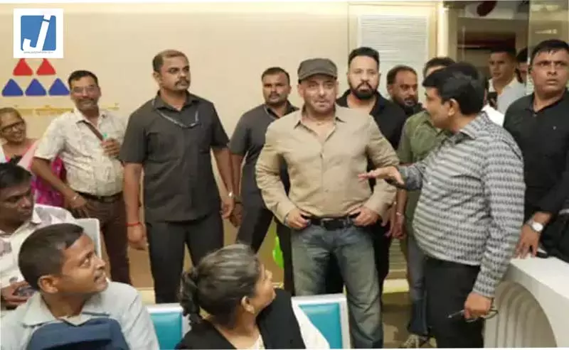 सेहत और लुक्स पर चर्चा के बीच सलमान खान का स्वैग बरकरार...फैंस ने सेहत को लेकर जताई थी चिंता, देखें VIRAL वीडियो सेहत और लुक्स पर चर्चा के बीच सलमान खान का स्वैग बरकरार...फैंस ने सेहत को लेकर जताई थी चिंता, देखें VIRAL वीडियो