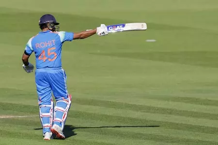 रोहित शर्मा ने इंग्लैंड में रचा इतिहास, आठ साल पुराना अपना ही रिकॉर्ड तोड़ा रोहित शर्मा ने इंग्लैंड में रचा इतिहास, आठ साल पुराना अपना ही रिकॉर्ड तोड़ा