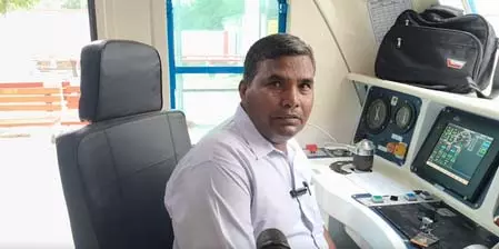 हाइड्रोजन ट्रेन खराब होने का दावा भ्रामक, लोको पायलट ने कहा-गाड़ी पूरी तरह सही चल रही है हाइड्रोजन ट्रेन खराब होने का दावा भ्रामक, लोको पायलट ने कहा-गाड़ी पूरी तरह सही चल रही है