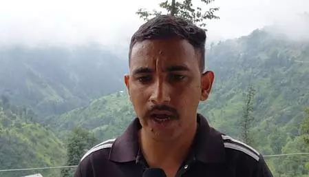 डिजिटल इंडिया के दौर में भी नेटवर्क से दूर जम्मू-कश्मीर का घुट्टू गांव, ग्रामीण बोले- शिक्षा और स्वास्थ्य पर पड़ रहा असर डिजिटल इंडिया के दौर में भी नेटवर्क से दूर जम्मू-कश्मीर का घुट्टू गांव, ग्रामीण बोले- शिक्षा और स्वास्थ्य पर पड़ रहा असर