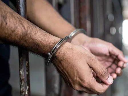 मुठभेड़ के बाद दिल्ली पुलिस ने दो वांटेड अपराधियों को किया गिरफ्तार, दोनों के पैर में लगी गोली मुठभेड़ के बाद दिल्ली पुलिस ने दो वांटेड अपराधियों को किया गिरफ्तार, दोनों के पैर में लगी गोली