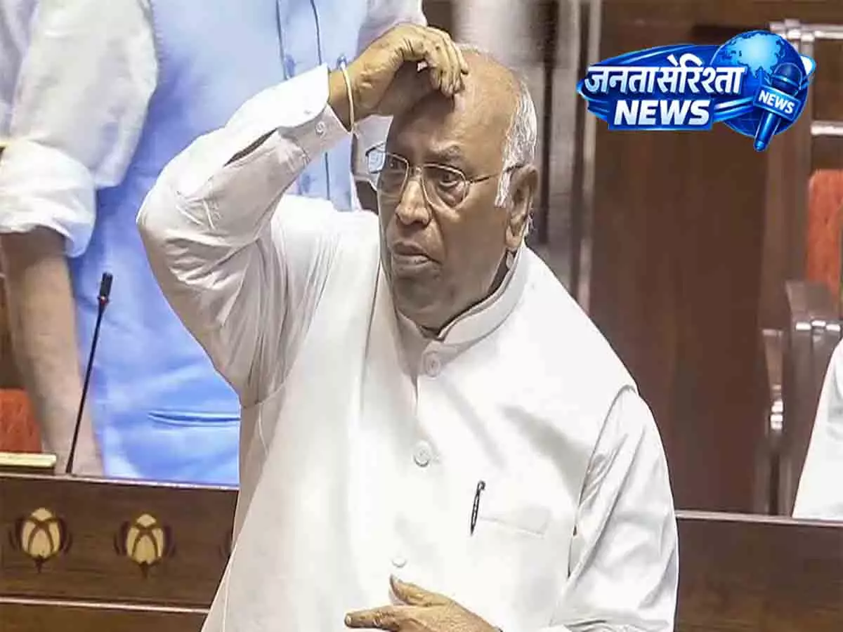 Kharge ने उठाया NEET पेपर लीक मामला, राज्यसभा में छात्रों का हंगामा Kharge ने उठाया NEET पेपर लीक मामला, राज्यसभा में छात्रों का हंगामा