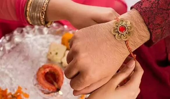 शुभ मुहूर्त में बांधे राखी: 9 साल बाद महासंयोग, नोट करें तारीख और सही समय शुभ मुहूर्त में बांधे राखी: 9 साल बाद महासंयोग, नोट करें तारीख और सही समय