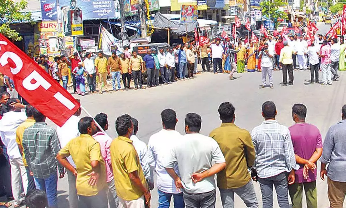 CPI ने परीक्षा पेपर लीक के लिए बीजेपी को फटकार लगाई; पीएम मोदी से मांगा इस्तीफा CPI ने परीक्षा पेपर लीक के लिए बीजेपी को फटकार लगाई; पीएम मोदी से मांगा इस्तीफा