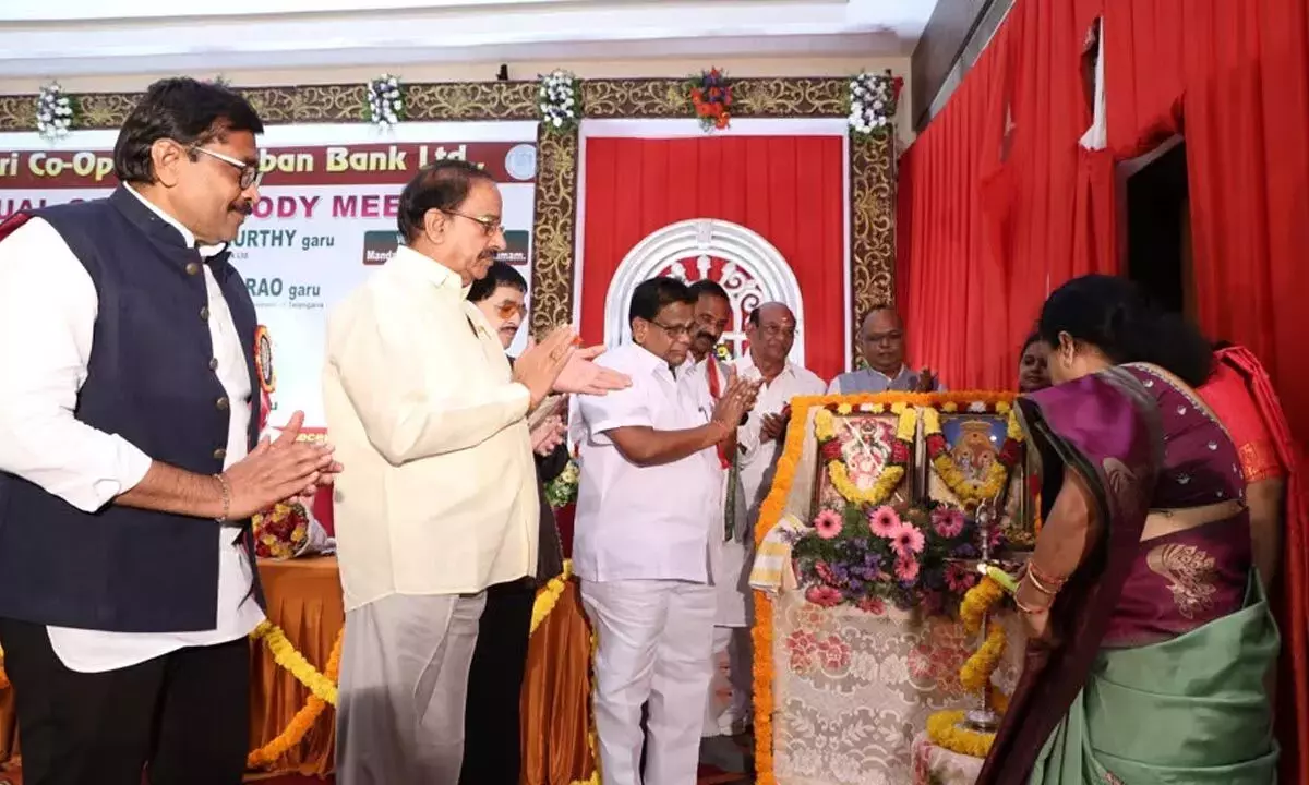 Telangana: भद्राद्री सहकारी शहरी बैंक ने 1,000 करोड़ रुपये का कारोबार हासिल किया Telangana: भद्राद्री सहकारी शहरी बैंक ने 1,000 करोड़ रुपये का कारोबार हासिल किया
