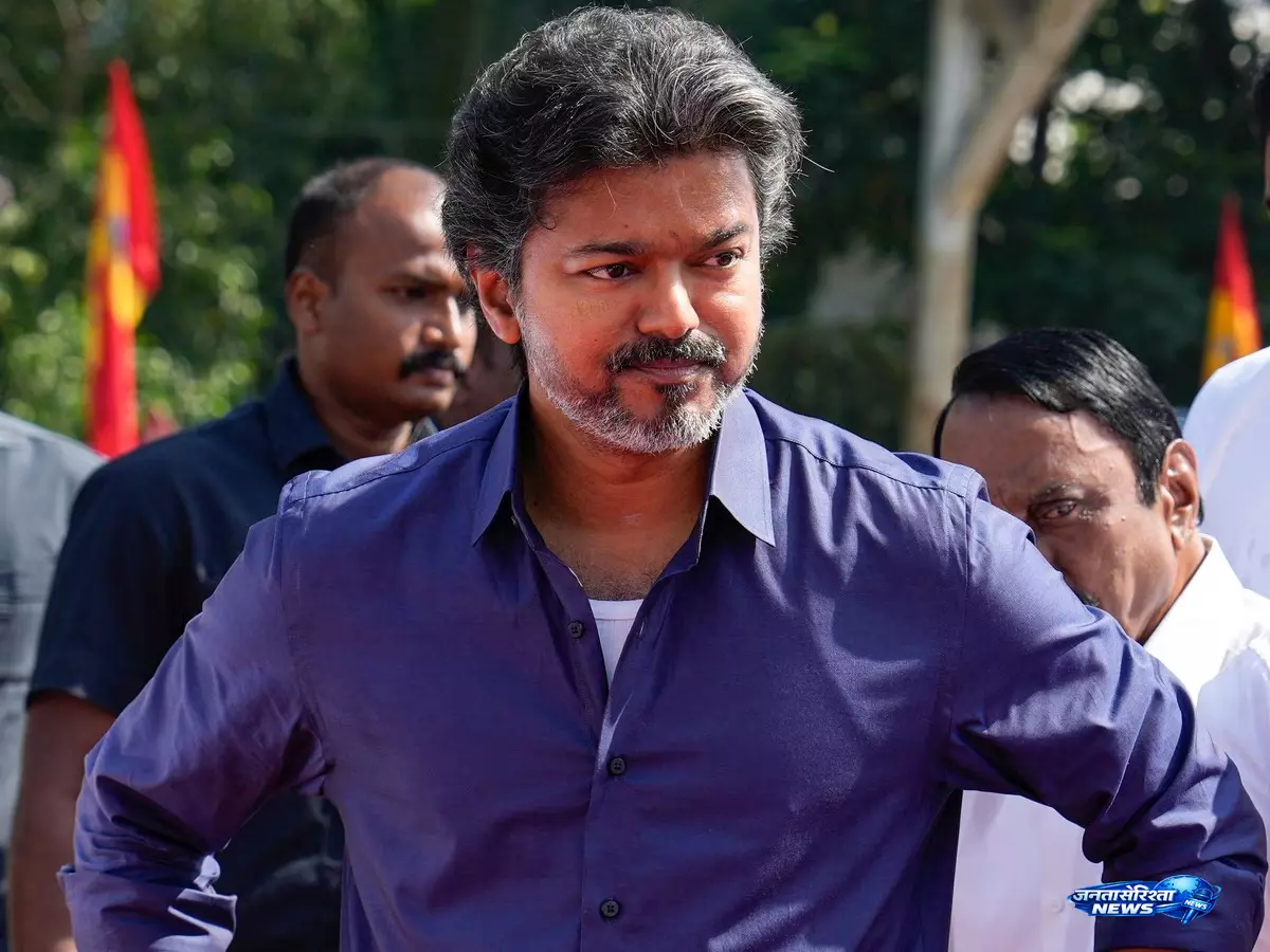 Vijay के खिलाफ विवादित बयान पड़ा भारी, DMK विधायक हिरासत में Vijay के खिलाफ विवादित बयान पड़ा भारी, DMK विधायक हिरासत में