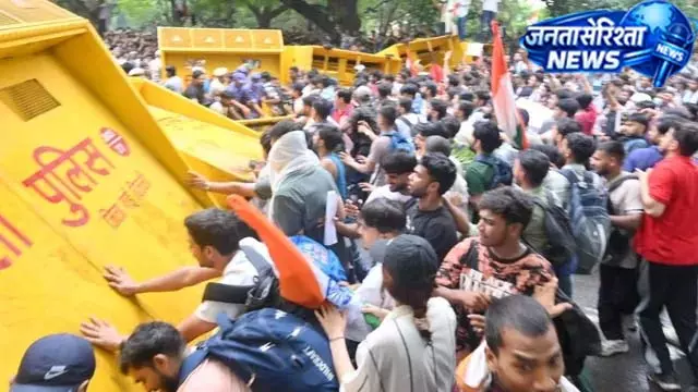CJP मार्च पर पुलिस एक्शन, जंतर-मंतर पर छोड़े आंसू गैस के गोले CJP मार्च पर पुलिस एक्शन, जंतर-मंतर पर छोड़े आंसू गैस के गोले