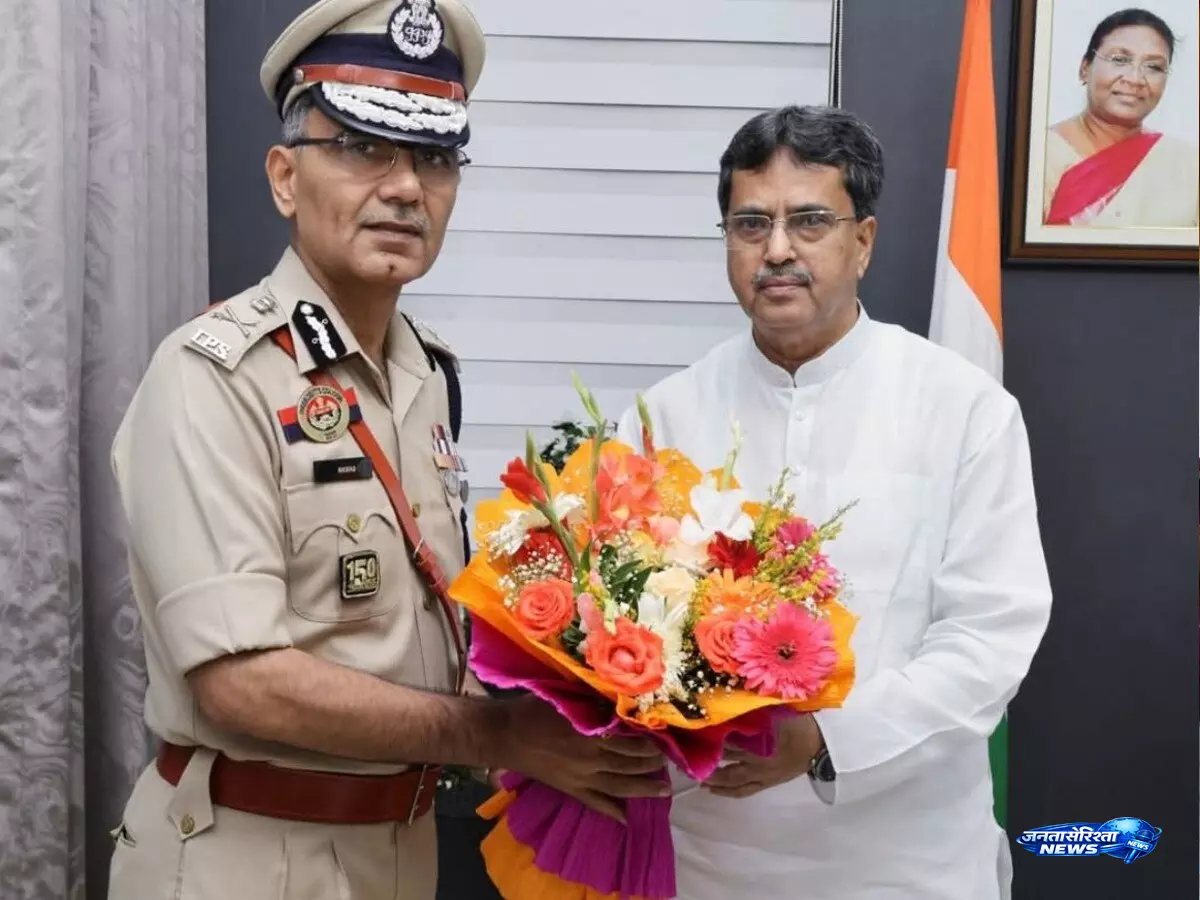 Tripura पुलिस के मुखिया की संदिग्ध मौत, हेडक्वार्टर में मिला DGP का शव Tripura पुलिस के मुखिया की संदिग्ध मौत, हेडक्वार्टर में मिला DGP का शव