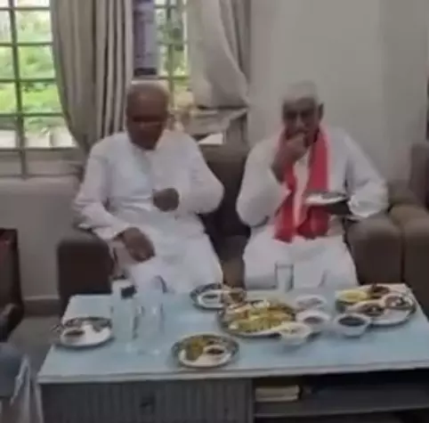 बीजेपी MLA ने भूपेश और टीएस सिंहदेव को लेकर दिया विवादित बयान, हनीमून मना रहे दोनों बीजेपी MLA ने भूपेश और टीएस सिंहदेव को लेकर दिया विवादित बयान, हनीमून मना रहे दोनों