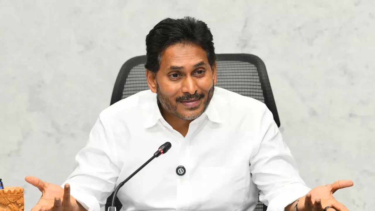 YSRCP का बड़ा दांव: मारे गए मछुआरों के परिवारों को मिलेंगे ₹1-1 करोड़ YSRCP का बड़ा दांव: मारे गए मछुआरों के परिवारों को मिलेंगे ₹1-1 करोड़