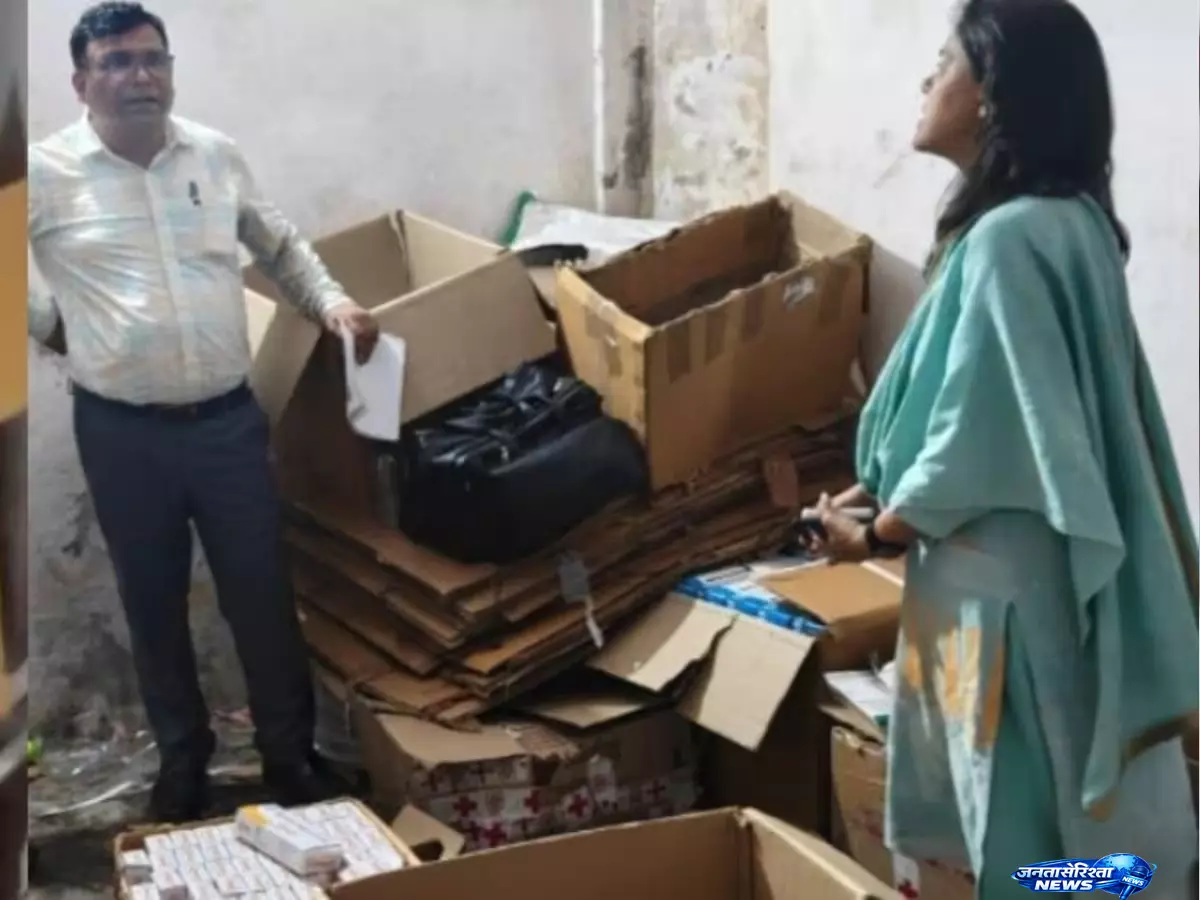 Rajasthan से यूपी तक फैला नकली दवाओं का कारोबार, 24 लाख की दवाएं सील Rajasthan से यूपी तक फैला नकली दवाओं का कारोबार, 24 लाख की दवाएं सील