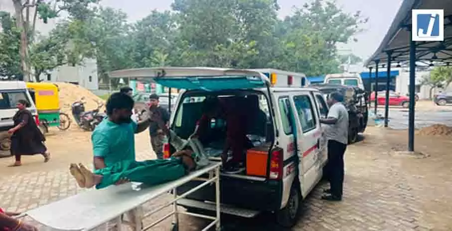 जगन्नाथ रथयात्रा के दौरान करंट लगने से दो छात्रों की मौत, सात झुलसे जगन्नाथ रथयात्रा के दौरान करंट लगने से दो छात्रों की मौत, सात झुलसे