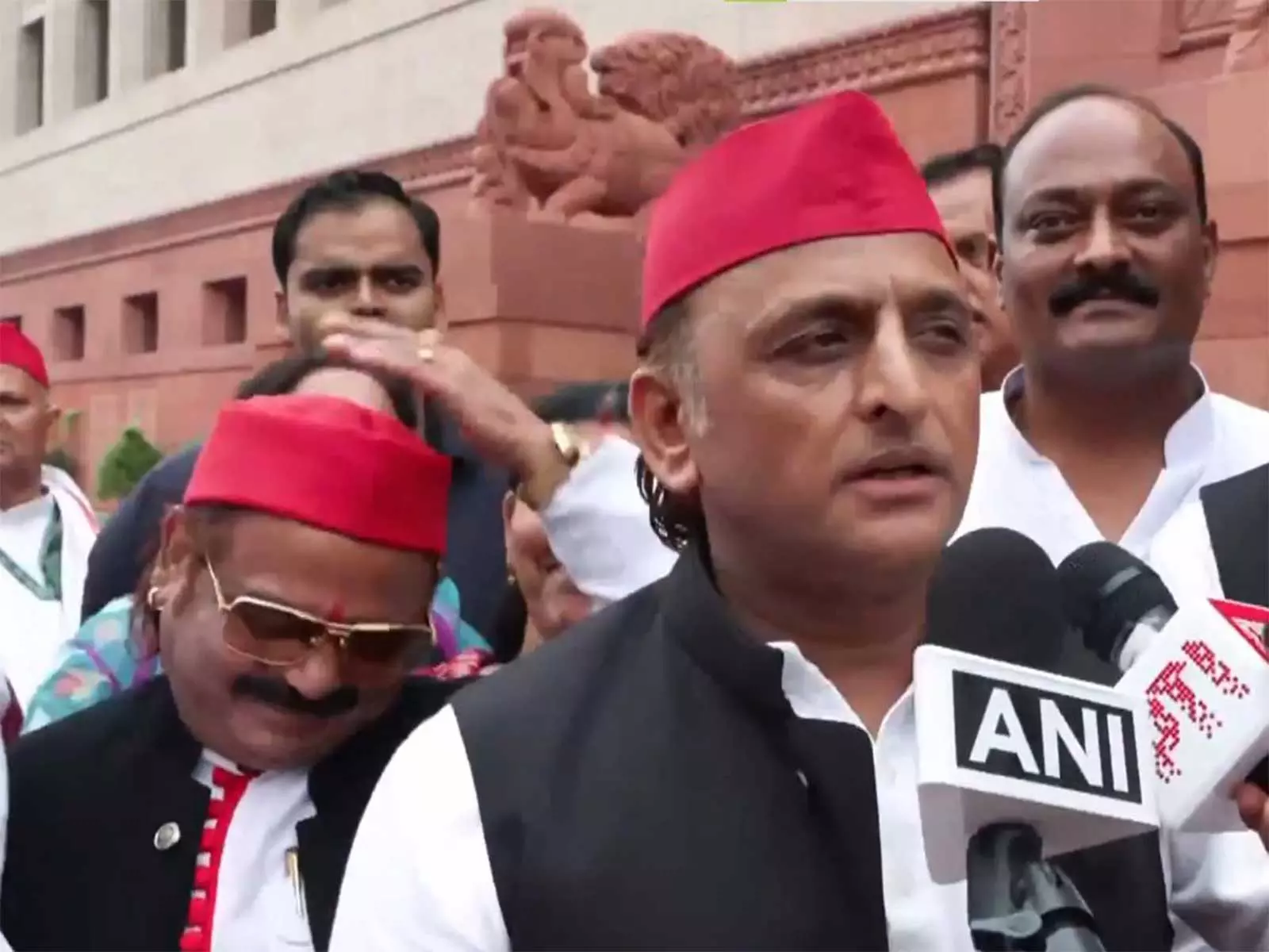 Akhilesh का सरकार पर हमला, छात्र प्रदर्शन पर उठाए सवाल Akhilesh का सरकार पर हमला, छात्र प्रदर्शन पर उठाए सवाल