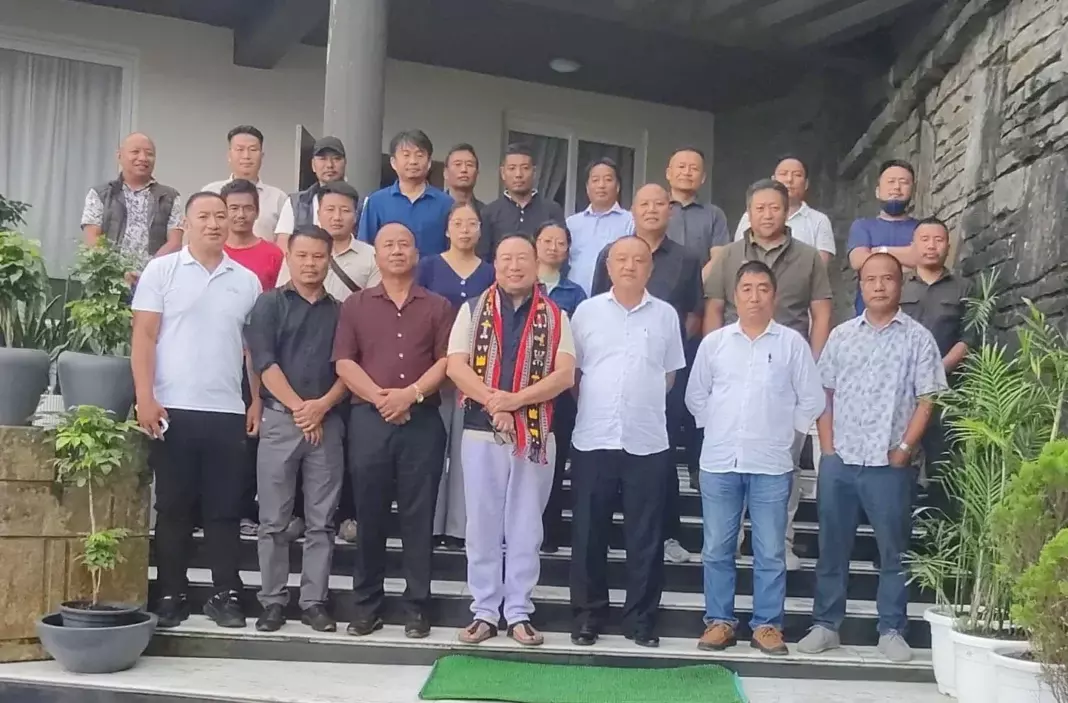PWUK ने सलाहकार के तौर पर शामिल होने पर कुझोलुज़ो निएनु को सम्मानित किया PWUK ने सलाहकार के तौर पर शामिल होने पर कुझोलुज़ो निएनु को सम्मानित किया