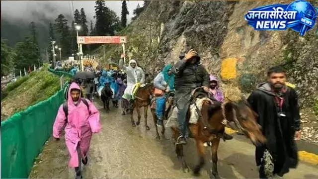 खराब मौसम ने थामी अमरनाथ यात्रा की रफ्तार खराब मौसम ने थामी अमरनाथ यात्रा की रफ्तार