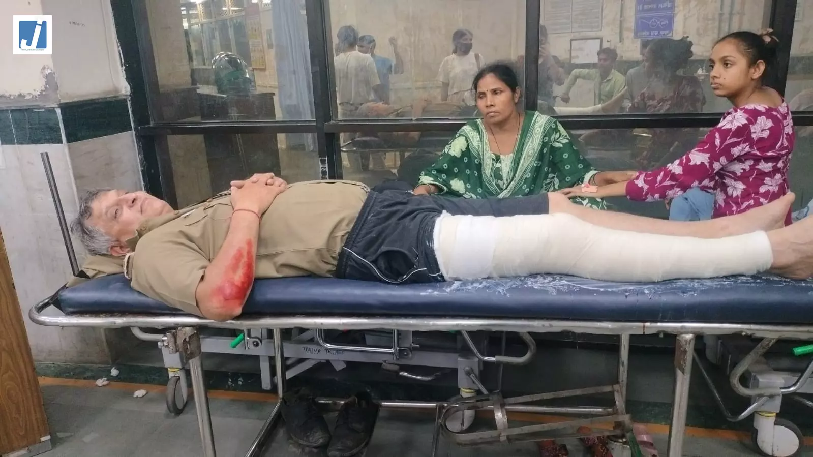 CJP प्रदर्शन में हिंसा! पथराव से 50 से ज्यादा पुलिसकर्मी घायल CJP प्रदर्शन में हिंसा! पथराव से 50 से ज्यादा पुलिसकर्मी घायल