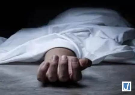 पति ने पत्नी और बेटे पर हमला करने के बाद किया आत्महत्या का प्रयास पति ने पत्नी और बेटे पर हमला करने के बाद किया आत्महत्या का प्रयास