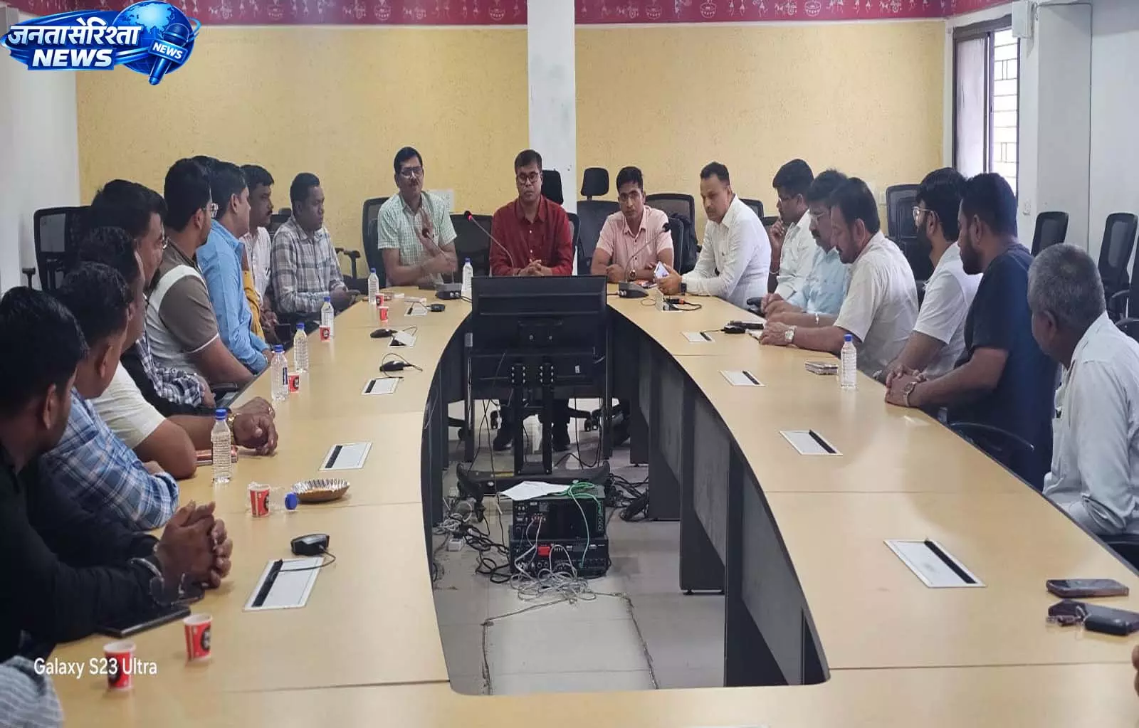 रायपुर पुलिस ने बस संचालकों को दिए सुरक्षा के निर्देश रायपुर पुलिस ने बस संचालकों को दिए सुरक्षा के निर्देश