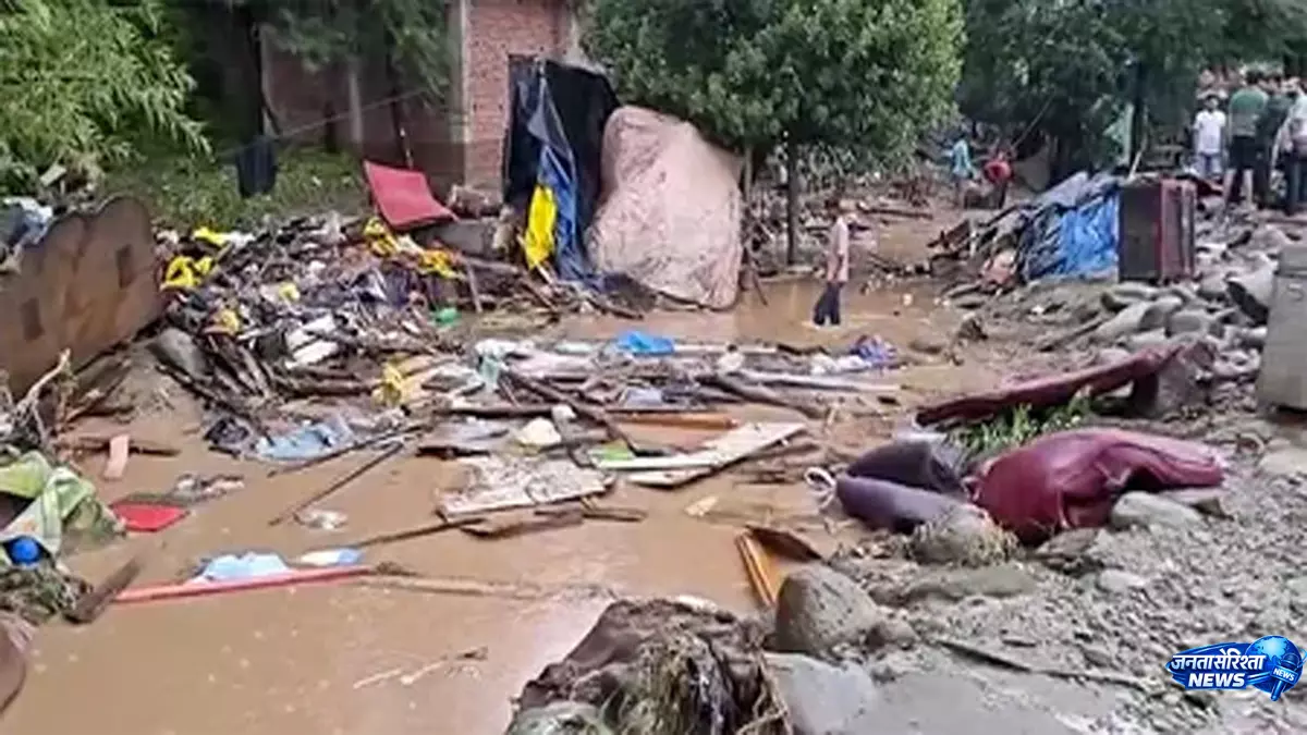 Heavy rains बनी आफत, पुंछ में लैंडस्लाइड से मचा हड़कंप Heavy rains बनी आफत, पुंछ में लैंडस्लाइड से मचा हड़कंप