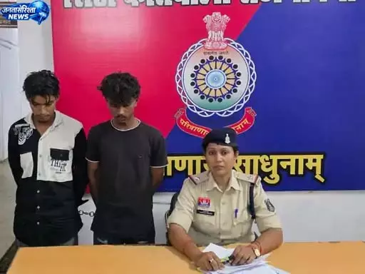 लूट की वारदात का खुलासा, नाबालिग समेत 3 आरोपी गिरफ्तार लूट की वारदात का खुलासा, नाबालिग समेत 3 आरोपी गिरफ्तार
