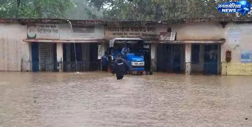बिलासपुर में बारिश का कहर, 50 से ज्यादा राशन दुकानें प्रभावित बिलासपुर में बारिश का कहर, 50 से ज्यादा राशन दुकानें प्रभावित