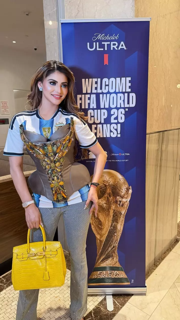 FIFA World Cup 2026 में उर्वशी रौतेला का ग्लैमरस अंदाज, स्टेडियम में छाईं एक्ट्रेस FIFA World Cup 2026 में उर्वशी रौतेला का ग्लैमरस अंदाज, स्टेडियम में छाईं एक्ट्रेस