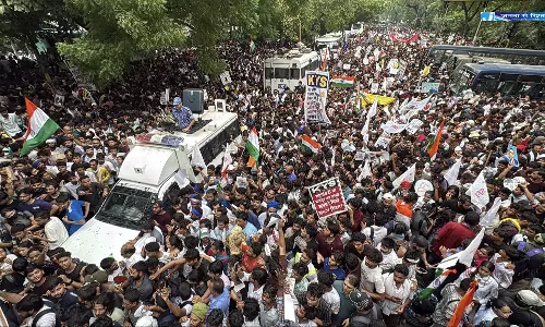 आज दोबारा संसद मार्च की तैयारी में कॉकरोच जनता पार्टी, दिल्ली में हाई अलर्ट आज दोबारा संसद मार्च की तैयारी में कॉकरोच जनता पार्टी, दिल्ली में हाई अलर्ट