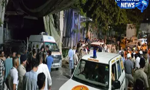 सिक्किम में सुरंग परियोजना पर संकट, गैस लीक के बीच मजदूरों की तलाश जारी सिक्किम में सुरंग परियोजना पर संकट, गैस लीक के बीच मजदूरों की तलाश जारी